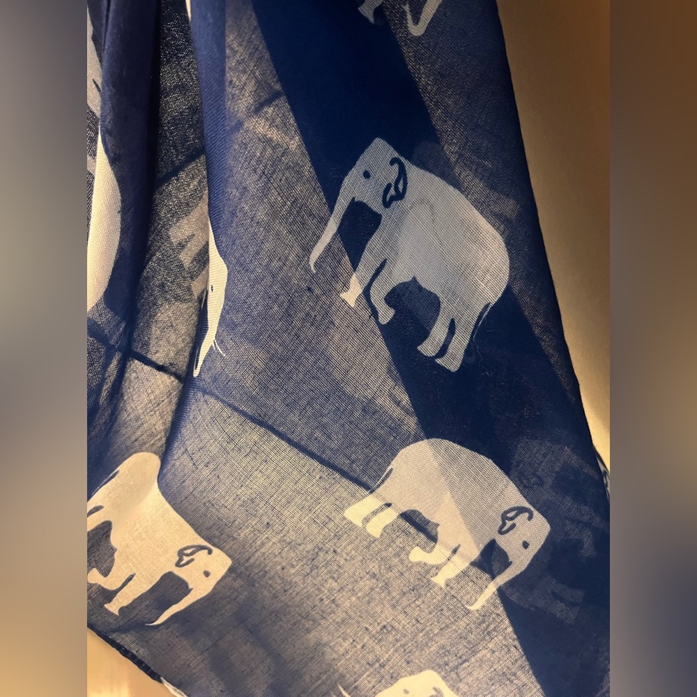 Elephant scarf - Picture 2 of 5